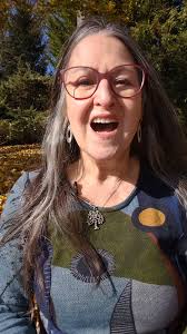 Unlocking the secrets to remote/hybrid work vibes! 🔑 Here are my top 5  keys for navigating the world of flexible opportunities. Click