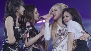 If you compare each member's weight and height, you can clearly see that rose has the thinnest body compared to the others, with her height of 168 cm and 46 kg. Blackpink Rose Height