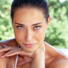 Falten Weg Das Sind Die Effektivsten Methoden Fur Eine Glatte Haut Glatte Haut Falten Gesicht Und Reife Haut