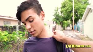 Straight boy on his knees for 100 pesos - XNXX.COM