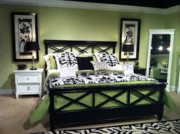 Black And Green Bedroom Ideas I Want This Bed Only My Bedroom Colors Would Be Purple Black And Silver Silver Bedroom Bedroom Green Bedroom Design