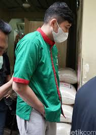 Hal itu disampaikan kepala bagian humas pengadilan agama jakarta, taslimah. Sorot Mata Askara Suami Nindy Ayunda Yang Ditangkap Karena Kasus Narkoba