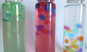 Smoothie Wird Zur Sensorikflasche Wie Einfach Ihr Leere Smoothie Flaschen In Schones Baby Spielzeug Upcycling Konnt Seht I Smoothie Flasche Flaschen Sensorik