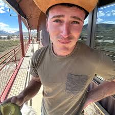 Which would be worse to eat like an apple: an onion or an avocado? 🧅🥑 The  Crested Butte crew couldn't agree—so naturally, they tested it. (Avocado  for the win, in case you