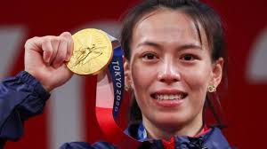 我們要讀取一個 csv 資料檔 olympics.csv，資料來自於維基百科 all time olympic games medals 這個頁面並且做了一些基本的資料清理；這個資料記錄了各個國家參加夏季與冬季奧運所獲得的總獎牌數，我們要依據這個資料回答四個問題。 夏季與冬季奧運獎牌資料探索. Rdceui571k0pm