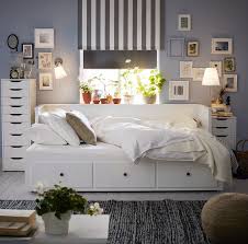 S i je suis au lit et q ue je dors, . je vais vite me fatiguer si je ne peux dormir que sur un côté. Petite Chambre De 9 M2 En Colocation 27 Astuces Pour L Amenager