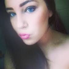 Holly Hewitt's Instagram, Twitter & Facebook