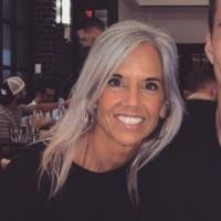 Leslie Vines's Instagram, Twitter & Facebook