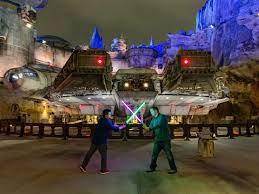 10 Things You Must See And Do At Star Wars Galaxy S Edge At Disneyland The Sweetest Escapes Disney World Pictures Disneyland Disney California Adventure Park