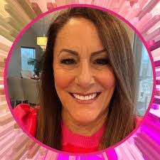 Anna Bennion's Instagram, Twitter & Facebook