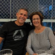 Feliz Aniversário Mãe , que a felicidade seja uma constante ...