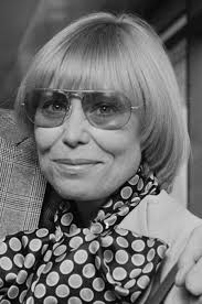 Ellen Martin's Instagram, Twitter & Facebook