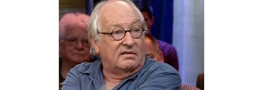 Aanleiding is de oproep van boomsma aan adverteerders om de talkshow veronica inside te boycotten na vermeend racisme van johan derksen. Youp Van T Hek Wil Meer Publiek Tijdens Oudejaarsconference Bm