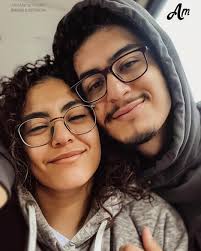 UNA PAREJA EN EL AVIÓN EXIGE QUE ME CUBRA LA CARA PORQUE MIS CICATRICES  "LOS ASUSTAN" — LA AZAFATA Y EL CAPITÁN LOS PONEN EN SU LUGAR Recientemente  sufrí lesiones graves en