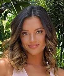 Samantha Hurst's Instagram, Twitter & Facebook