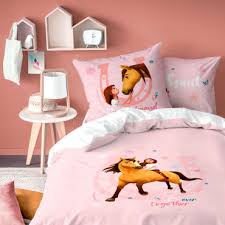 Grâce à nos housses de couette à motif cheval, les cavaliers et cavalières en herbe vont retrouver leur lit au grand galop. Parure Enfant Spirit Housse De Couette Taie D Oreiller Vente De Housse De Couette Conforama