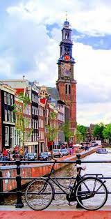 Holanda — (de holanda, región de países bajos o los mismos países bajos.) ► sustantivo femenino 1 textil lienzo de algodón muy fino usado para hacer camisas o sábanas. Amsterda Holanda Netherlands Travel Travel Places To Travel