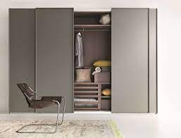 Perfection custom closets has been proud to serve the chicago and chicagoland area for 20 years offering beautiful, custom and locally made storage solutions. 10 Best Closet Systems According To Architects And Interior Designers