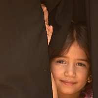 Журналистка Фарахи пересматривает свое учебное пособие