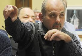 Committee passes sixplex plan