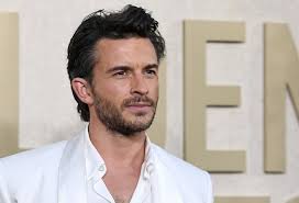 More of Jonathan looking ✨amazing✨ at the Golden Globe Awards! 😍❤️ 📸 Mike  Blake and John Salangsang/Golden Globes 2024/Golden Globes 2024.  #jonathanbailey #jonnybailey #bridgerton #bridgertonseason2 #bridgertons  #kathony #kanthony ...