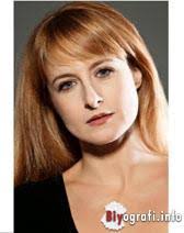 Dizi ve filmler içersinde her zaman iyi rolde oynayamazsınız.dizilerde bir taraf kötüdür, bir taraf iyidir.çoğunlukla kötü tarafta rol almış başarılı oyuncu canan ergüder kimdir kaç yaşında nerelidir? Canan Erguder Biyografi Info