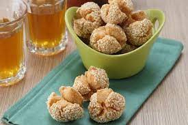 Bahkan anda bisa juga lho mencoba bikin kreasi onde onde sendiri. Resep Onde Onde Ketawa Mini Renyah Bikin Tanpa Mixer Halaman All Kompas Com