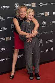 Helena zengel eltern helena zengel eltern: Helena Zengel Privat So Tickt Der Deutsche Nachwuchs Star News De