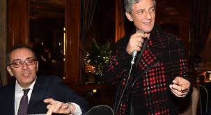 Andria, «l'alba futura» e lucio dalla vivono a castel del monte con ricky portera domani alle 5.30 a cura di «corte sveva» un concerto a favore dell'airc Fiorello Cenetta Romantica Con La Moglie Susanna All Harry S Bar Di Via Veneto