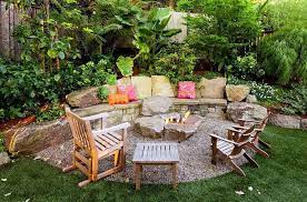 The rustic theme of this paver and pea gravel patio is complemented by the warm earthy color of the stones used. Pin On Back Yard Business