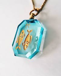 Sweet Dreamy Pisces When I Look At You I Think Of Sparkling Turquoise Waters And The Clear Blue Of Neptune S Waters How Signe Astrologique Astrologie Signs