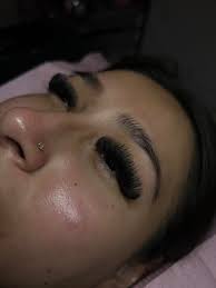 Hi everyone! What are the fluffiest and darkest lash tray brand ?