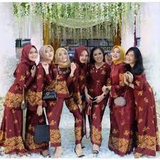Keluarga adalah sarana utama pembentukan begitu banyak arti dan pengertian keluarga. 30 Model Baju Seragam Batik Keluarga Terbaru 2020