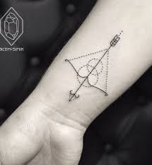 Sélectionnez votre signe astrologique et découvrez ce que l'avenir vous réserve! 24 Tatouages Pour Les Fans D Astrologie Tatouage Geometrique Tatouage Sagittaire Beau Tatouage