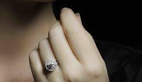 When it's time to take your commitment to the next level, you'll want to make sure to get it right with a special ring and a heartfelt proposal. Tops Tips For Buying An Engagement Ring Jewellery Dicsovery London