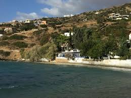Η παραλία της αγίας μαρίνας, ενδύκνειται για μονοήμερες εκδρομές για μπάνιο, αφού το λιμάνι της αγίας μαρίνας συνδέεται ακτοπλοϊκά με τον πειραιά και τριγύρω υπάρχουν πολλά εστιατόρια και ταβέρνες. Agia Marina Mpatsi Kritikes Estiatoriwn Tripadvisor