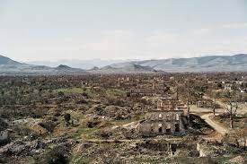 Şuşa kenti çok sayıda aydının yetiştiği, kültür mabedi olarak kabul edilen kadim bir kent olduğu için azerbaycan'ın gözbebeği olarak görülüyor. Was Ubrig Bleibt Republik