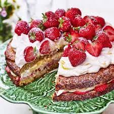 Lättbakad tårta på en botten av mandelmassa. Sommartarta Med Lemon Curd Gradde Och Mandelkaka Coop Recept Goda Tartor Bakning Lacker Mat