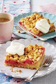 rhabarberkuchen mit streuseln das rezept fur den klassiker lecker rhabarberkuchen rhabarberkuchen rezept rhabarberkuchen mit streusel