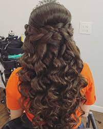 Half Up Half Down Quinceanera Hairstyles Cute Quinceanera Hairstyles In 2021 Quince Hairstyles Quinceanera Hairstyles Curls For Long Hair