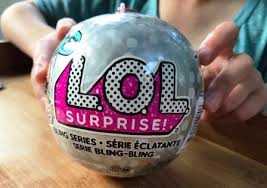 The 12 dolls in this collection have tinsel glitter finishes from head to toe! Momagain 40 New L O L Surprise Bling Series Unwrapping Review
