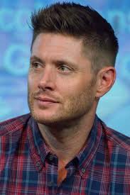 Not all girls like that hair style that the situation wears, or whatever. Jibcon8 2017 Credit S Verasani Jensen Ackles Haircut Jensen Ackles Hair Jensen Ackles Hot