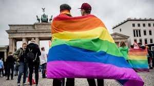 Dabei haben ich eine regenbogenfahne montiert, um gegen die kriminalisierung von homosexualität in ihrem land zu protestieren. Logo Homosexualitat Zdftivi