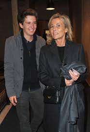 Apr 26, 2021 · ce lundi 26 avril, claire chazal recevait luc ferry, ancien ministre de l'éducation, dans son émission passage des arts. Claire Chazal Fete Ses 62 Ans 5 Choses A Savoir Sur La Tele Star