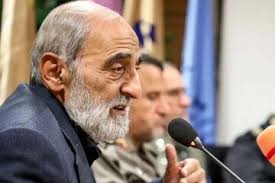 حسین شریعتمداری، الیاس حضرتی را متهم کرد