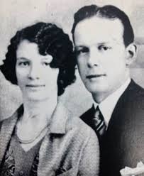 My grandaunt Josie Ní Mhurchú ón mBaile Loisce Ballydavid who came home for  an extended holiday from Springfield Mass. In 1929 . I met this lovely lady  in 1971in Springfield .