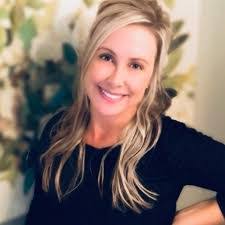 Lisa Simonetti's Instagram, Twitter & Facebook