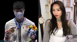 就在不久前剛結束的東京奧運「男子花劍」項目，香港運動員張家朗以 15：11 擊敗上屆里約奧運金牌得主的義大利選手 daniele garozzo，成功為香港奪下. å¥¥è¿é‡'ç‰Œå¼ å®¶æœ—å‰å¥³å‹é©¬æ°¸å„'æ„ŸåŠ¨è½æ³ª è¿™æ¬¡å…¨æ¸¯äººéƒ½ä¸ºä½ éª„å‚² é›…è™Žé¦™æ¸¯æ–°é—»