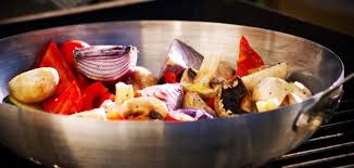 Deliciosa combinación de verduras cocinadas en un wok al estilo oriental. El Wok La Sarten Magica Superprof