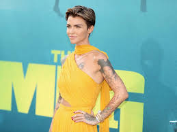 Ruby rose langenheim dite ruby rose, née le 20 mars 1986 à melbourne, est un mannequin australien, animatrice de télévision, actrice, dj, vj et réalisatrice. Meet Ruby Rose 5 Things To Know About The Meg Star And New Batwoman